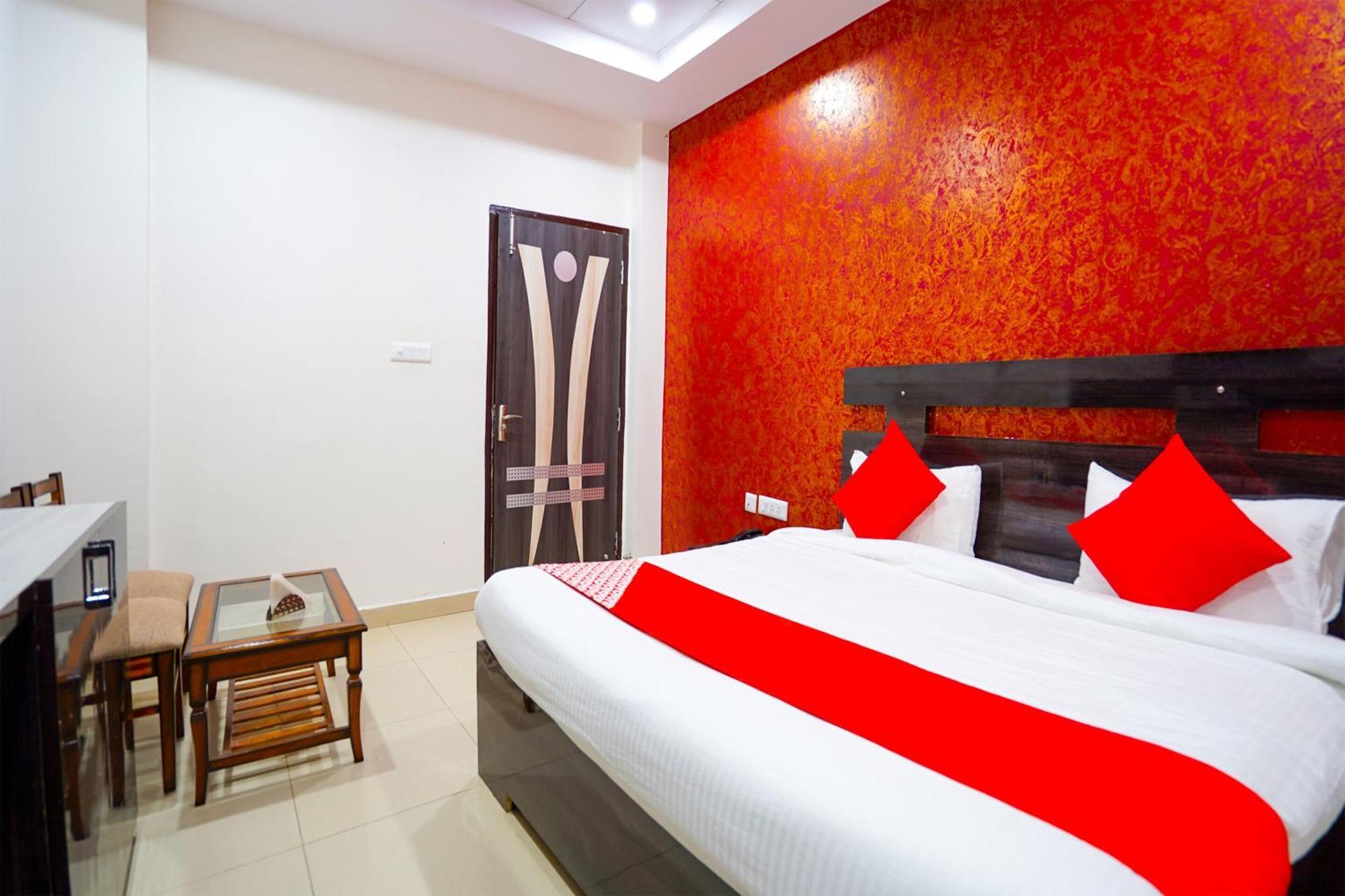 Hotel O H D Hotel Bhiwadi エクステリア 写真